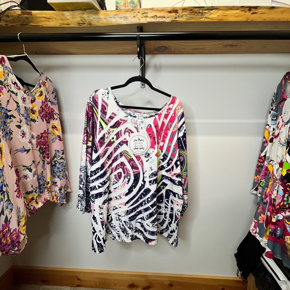 Parsley & Sage White Multi Cutwork Doubled Sided Abstract Tunic Top